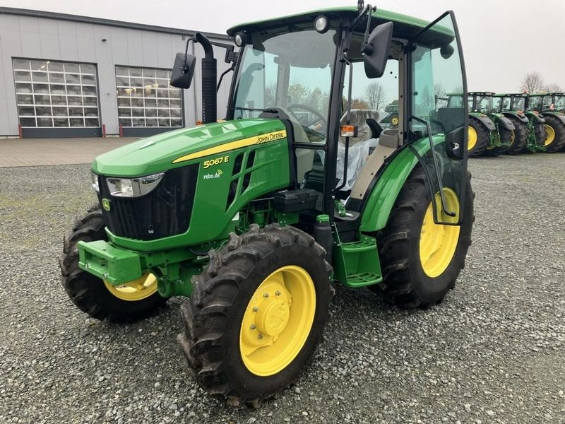 John Deere 5067 E tractor 41 500 €