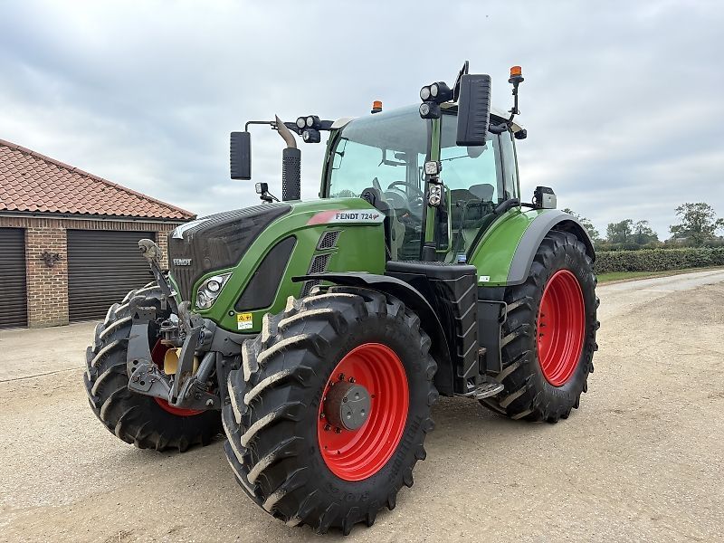 Fendt 724 Vario Profi Plus Трактор 83 271 €