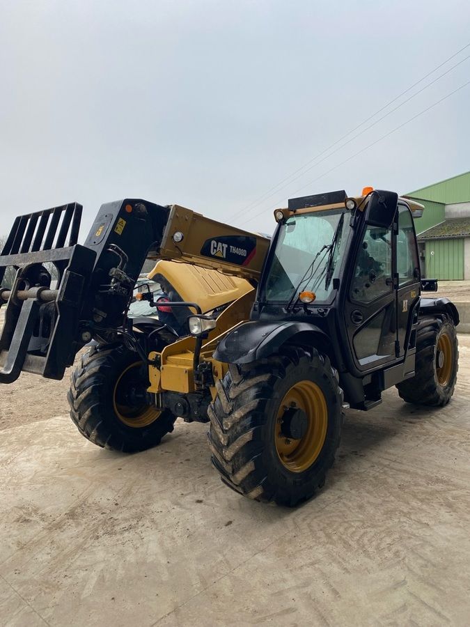 E-FARM: Caterpillar th 408 - Ładowacz teleskopowy - id B3GUBVI - 39 000 € - Rok produkcji: 2018 - Motogodziny: 5800,Francja
