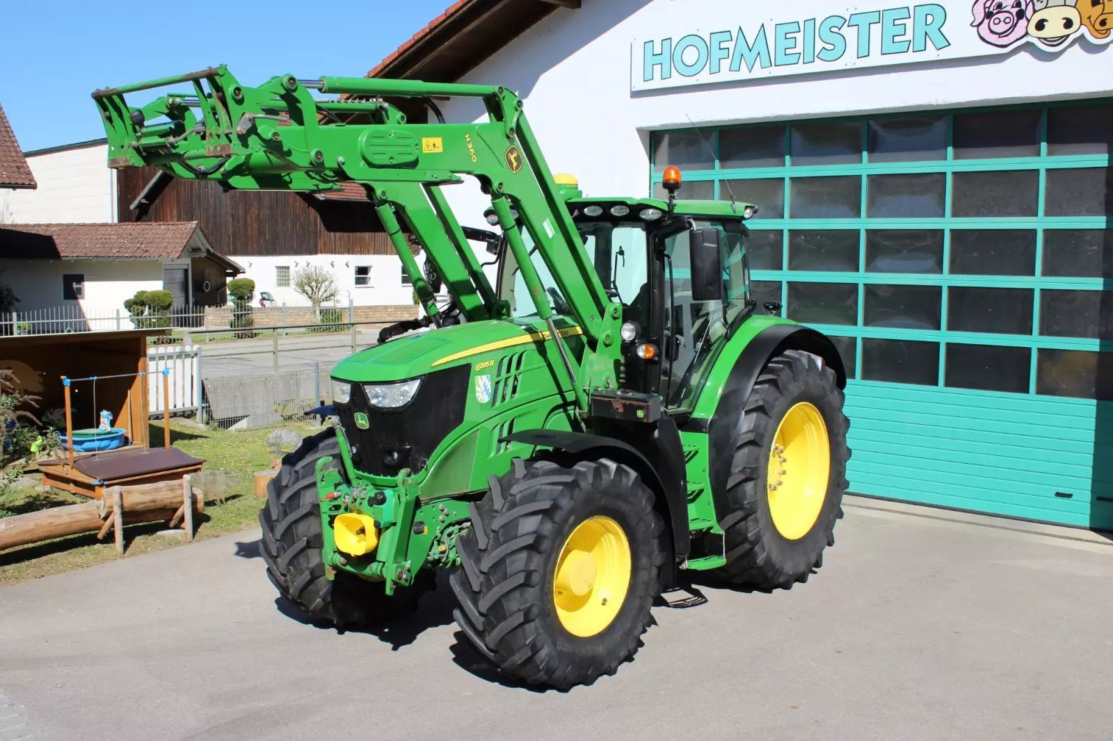 John Deere 6195 R Tractor €115,909