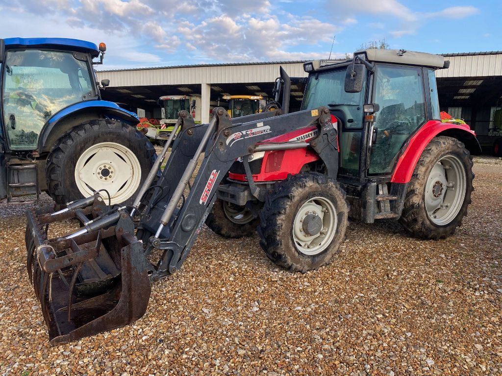 E-FARM: Massey Ferguson 5440 - Tractor - id U6SEKSF - €41,000 - Year of construction: 2012 - Engine hours: 5,100,Engine power (HP): 100,France