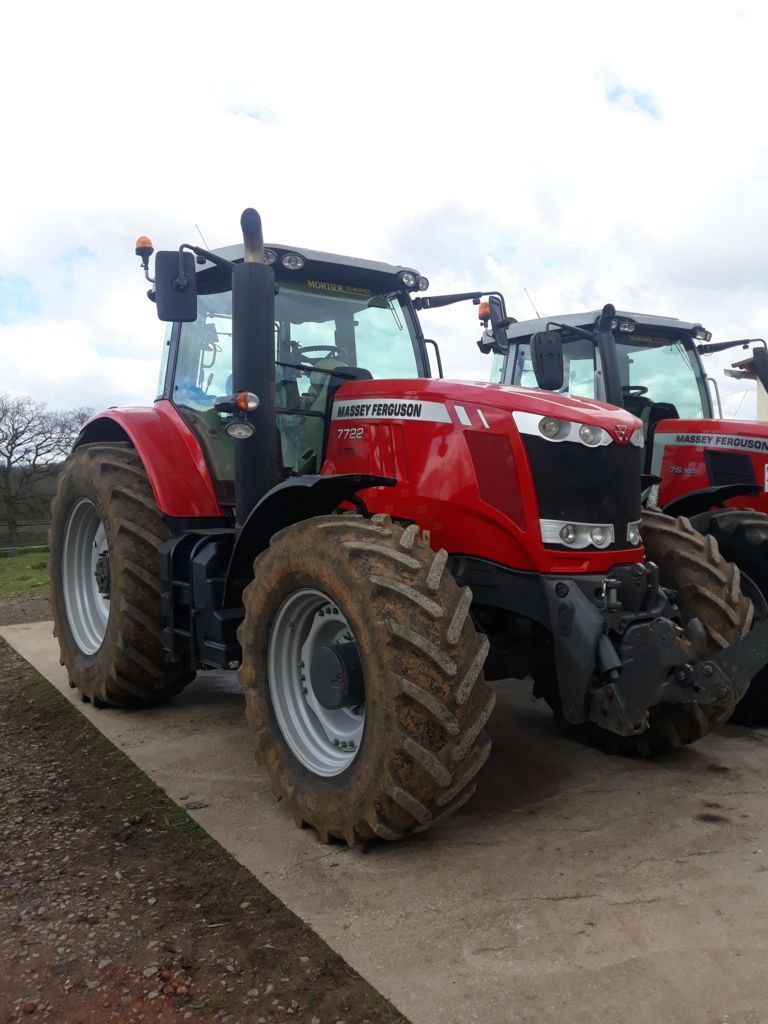 E-FARM: Massey Ferguson 7722 - Tracteur - id HGAUHSG - Année: 2017 - Lecture du nombre d'heure: 5 020,Puissance du moteur (chevaux): 220,France