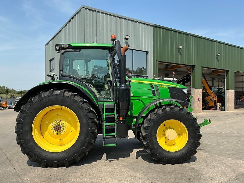 John Deere 6250 R Tractor €89,273
