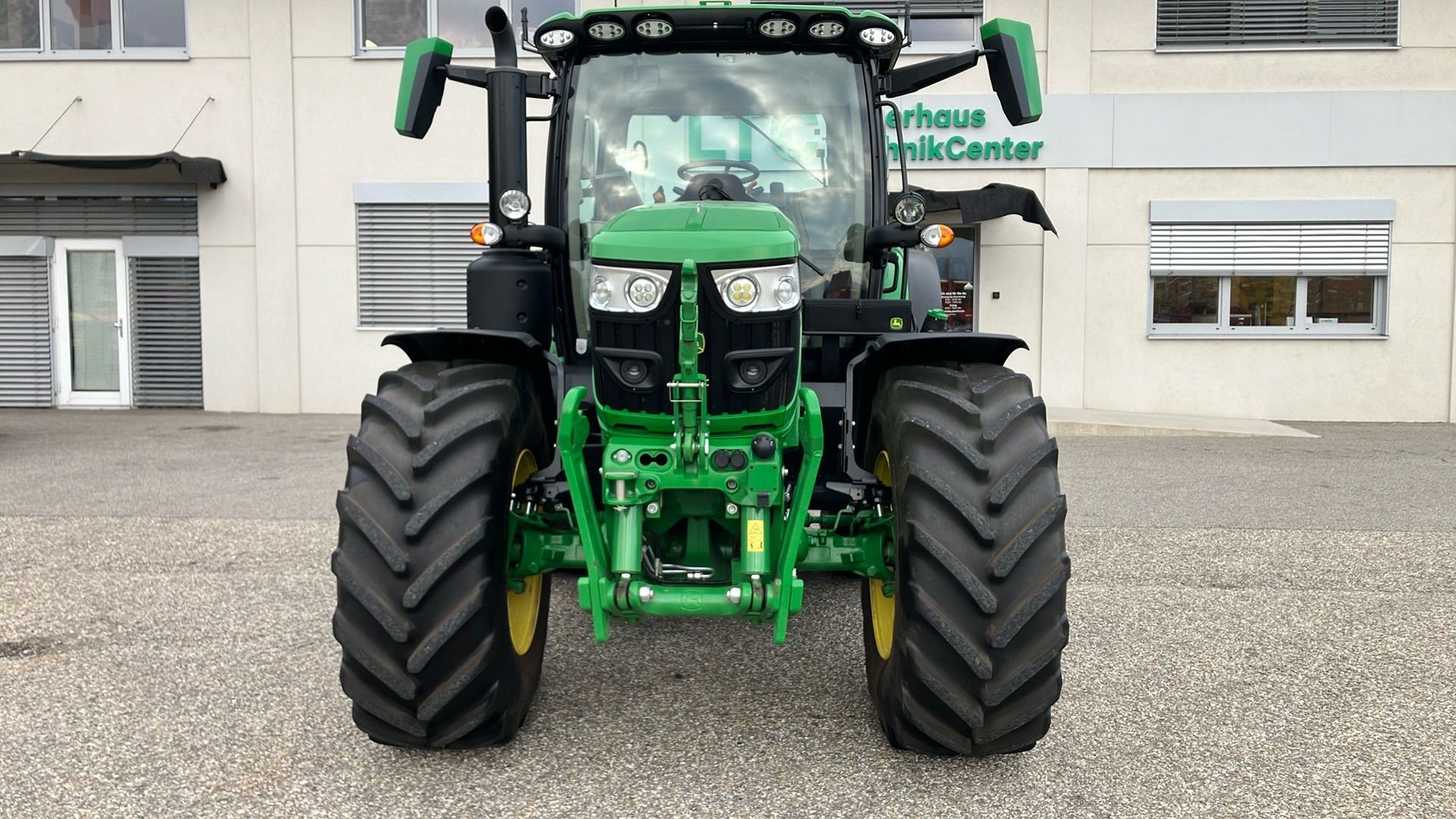 E-FARM: John Deere 6R 150 - Traktor - id IBIW5BJ - 140.750 € - Produktionsår: 2023 - Motortimer: 273,Motoreffekt (HP): 150,Østrig