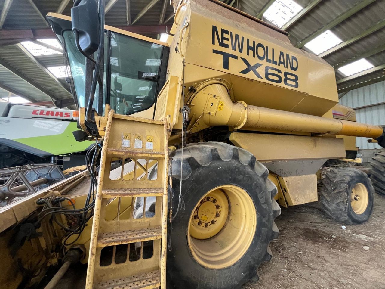 E-FARM: New Holland TX 68 - Cosechadora - id 6S961KI - 42.000 € - Año: 1998 - Horas: 2.733,Francia