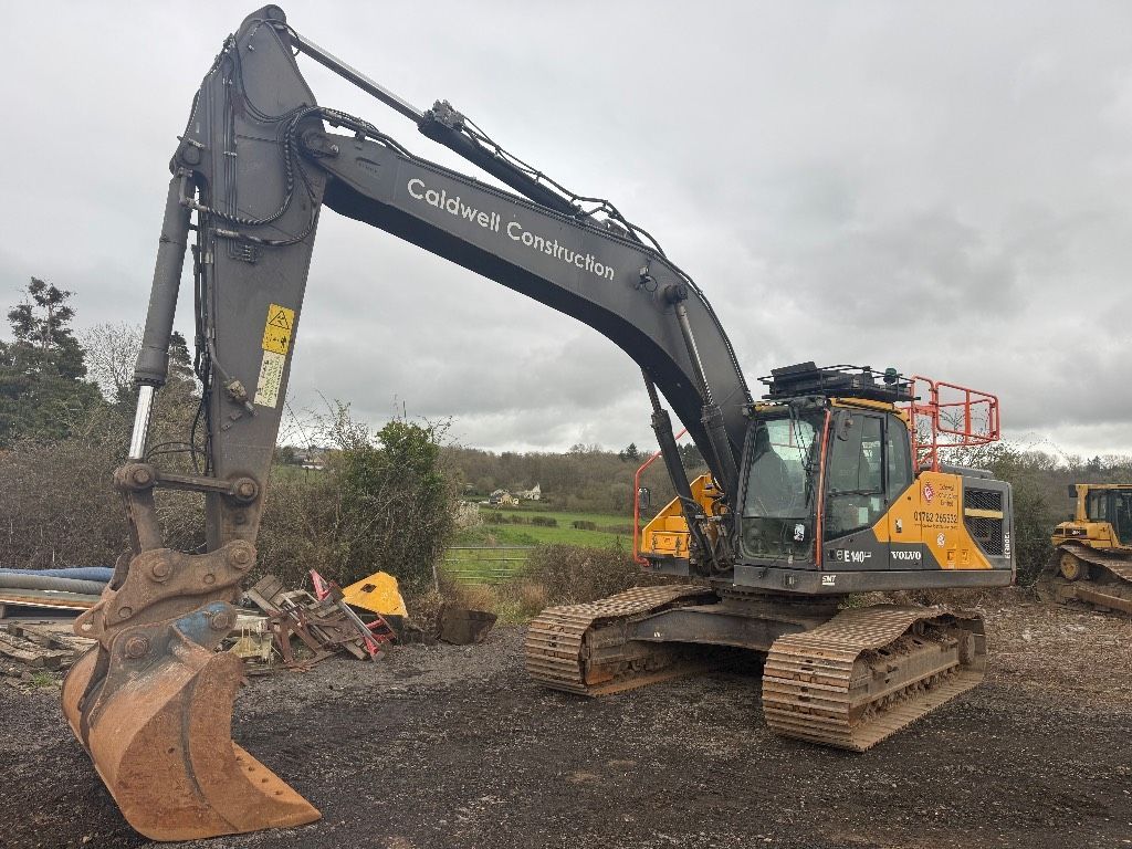 VOLVO ec 300 el Crawler excavator €75,133