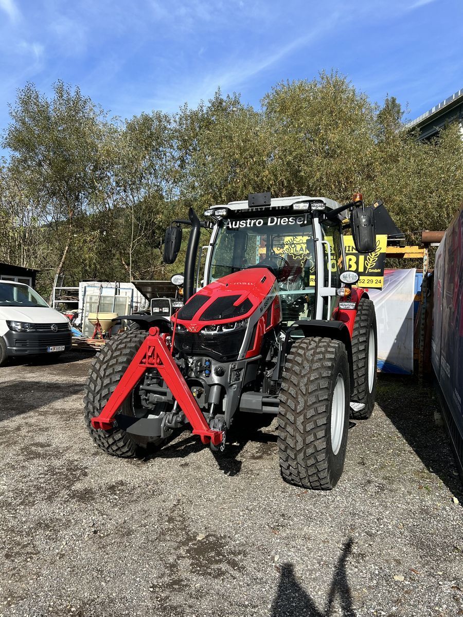 E-FARM: Massey Ferguson 5S.105 Efficient - Tractor - id JPNEDUG - €89,000 - Year of construction: 2024 - Engine power (HP): 105,Austria