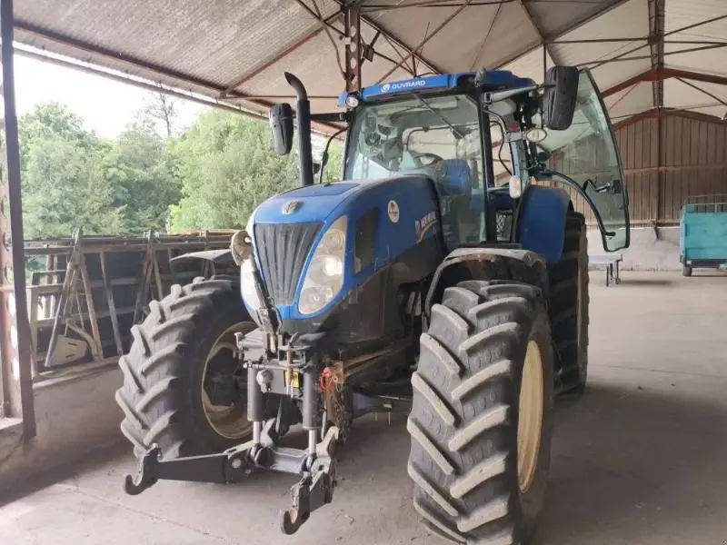 E-FARM: New Holland T7.220 - Tractor - id NXMIJ98 - 65.000 € - Año: 2015 - Horas: 4577,Potencia del motor: 200,Francia