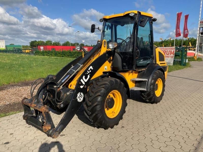 E-FARM: JCB 409 - Chargeuse sur pneus - id 4M2BPLM - 33 333 € - Année: 2015 - Lecture du nombre d'heure: 6 890,Puissance du moteur (chevaux): 73,Allemagne