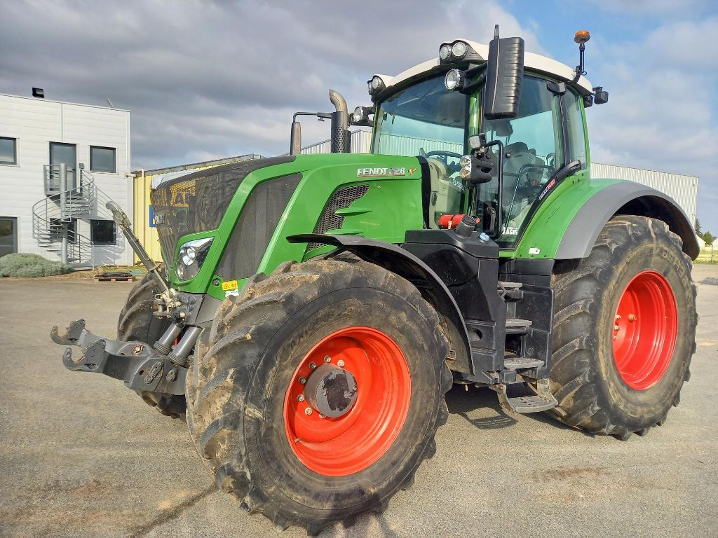 E-FARM: Fendt 828 Vario ProfiPlus - Tracteur - id ISAEHBB - 108 000 € - Année: 2018 - Lecture du nombre d'heure: 5 932,France