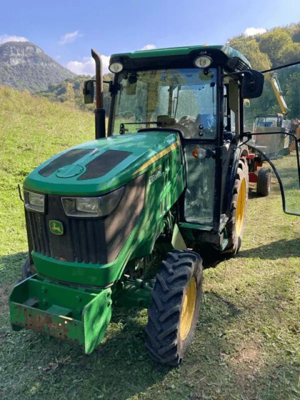 John Deere 5090 GN Tractor 39.000 €