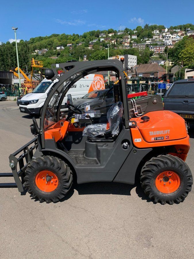 AUSA t144h plus Manipulador telescópico 39.000 €