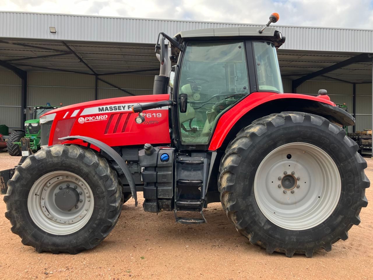 E-FARM: Massey Ferguson 7619 Dyna-6 - Traktor - id EXHDD9M - 50 000 € - Rok produkcji: 2015 - Motogodziny: 7 100,Moc silnika: 190,Francja