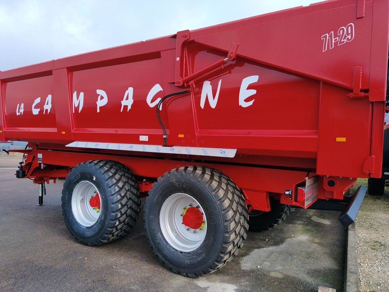 E-FARM: la campagne 71-29 - Benne - id WCVSNH9 - Année: 2024 - France