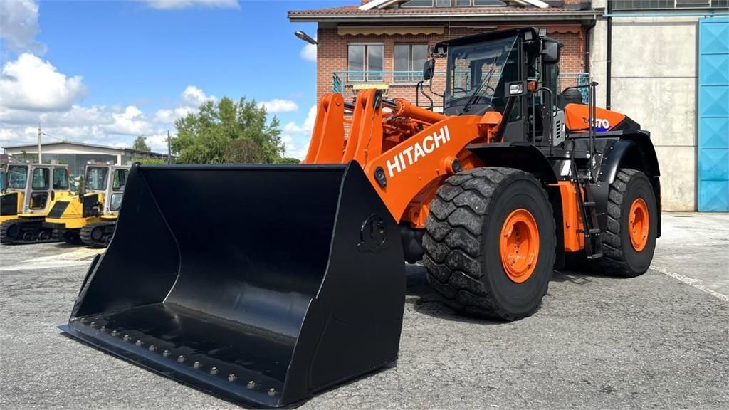 Hitachi ZW370-6 Wheel loader €145,000
