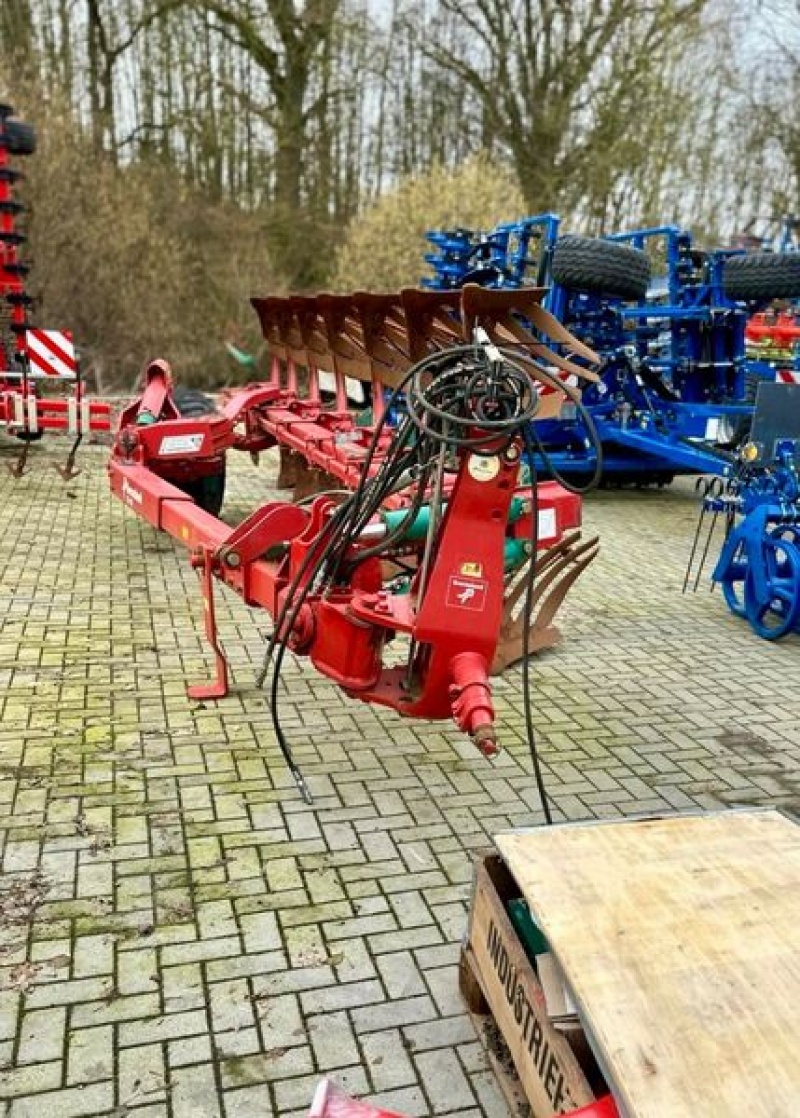 Kverneland PG 100 plough €22,900