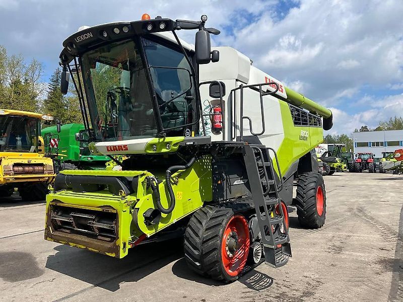 Claas Lexion 8700 Terra Trac Combine harvester €324,500