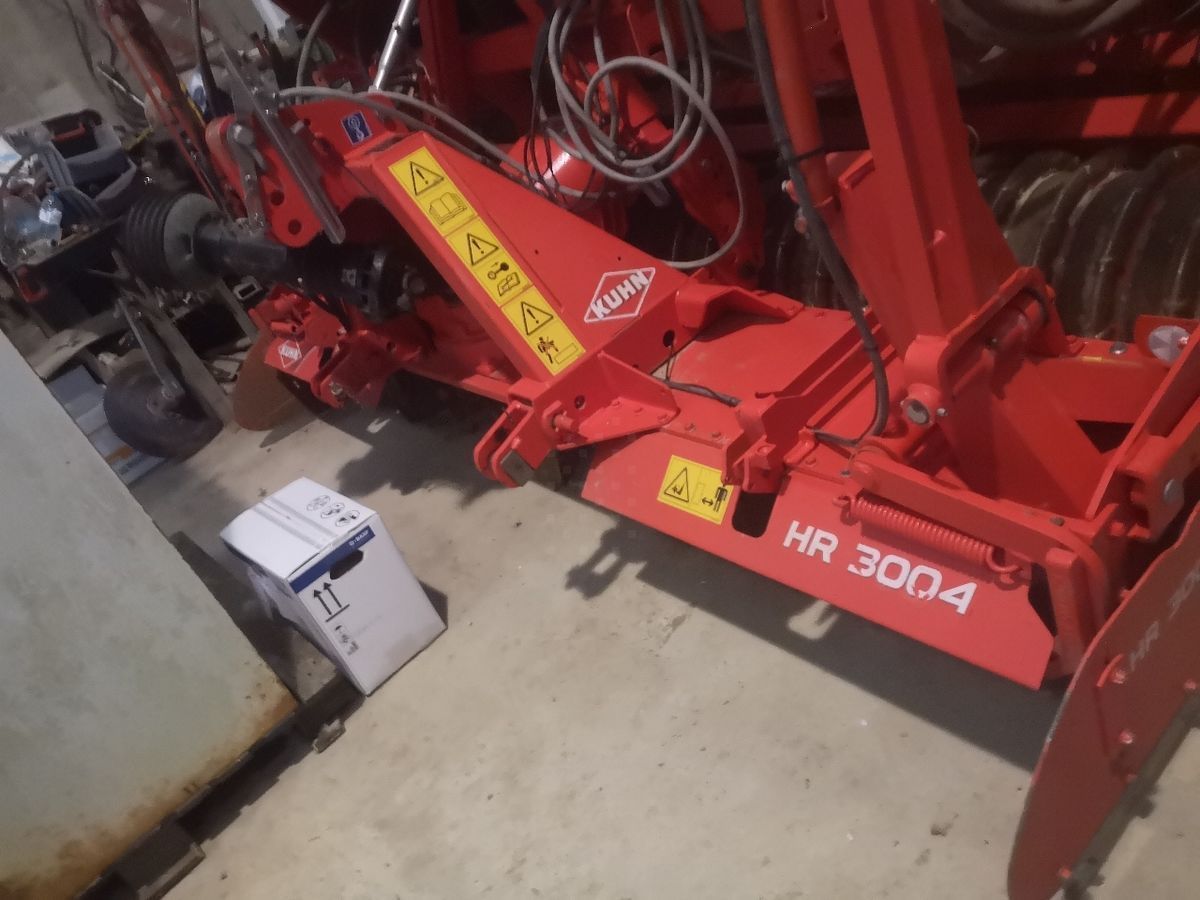 E-FARM: Kuhn hr 3004 - Rastra eléctrica - id 88DZPSD - 36.000 € - Año: 2017 - Francia