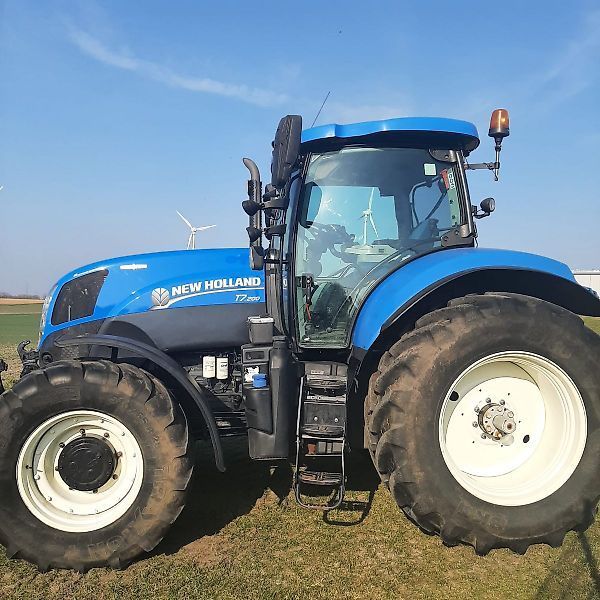 E-FARM: New Holland T7.200 - Traktor - id I9NADFZ - 55.042 € - Baujahr: 2015 - Abgelesene Motorstunden: 4.850,Deutschland