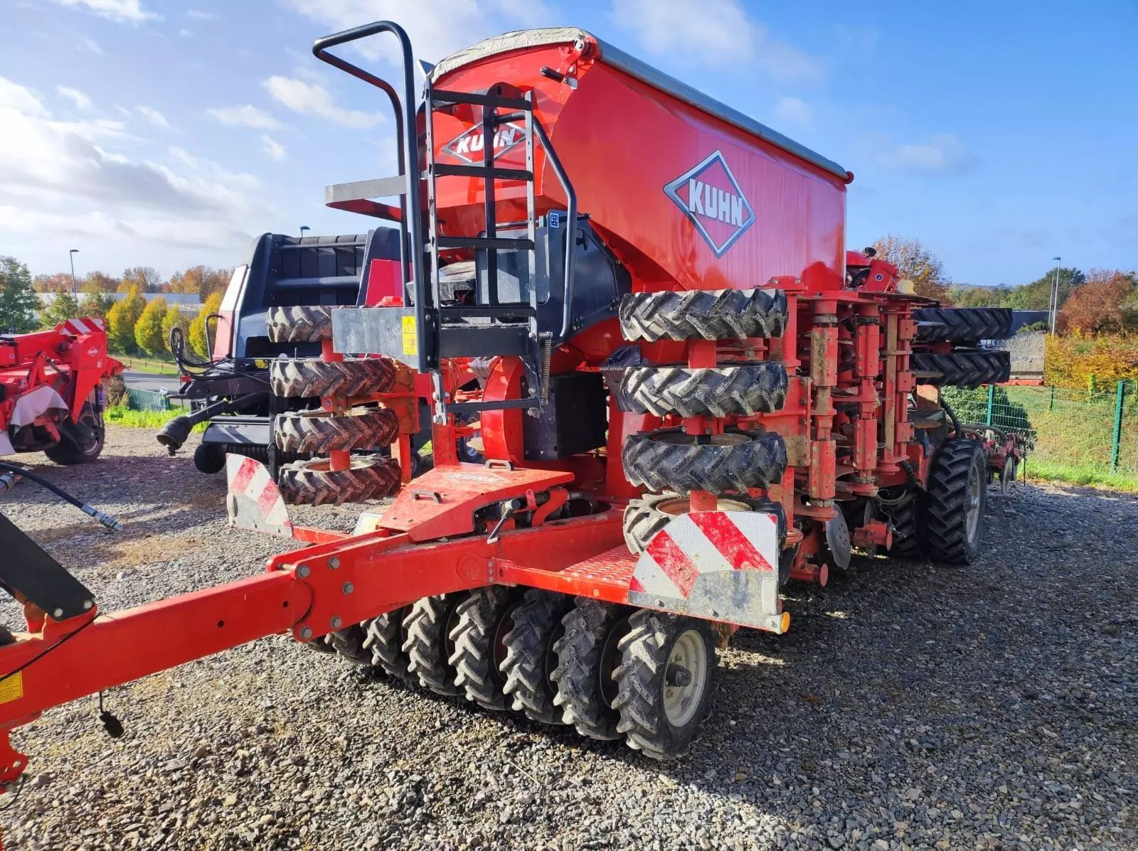 E-FARM: Kuhn Espro 4000 RC - Direktsaatmaschine - id SDPIS3V - 81.000 € - Baujahr: 2020 - Frankreich