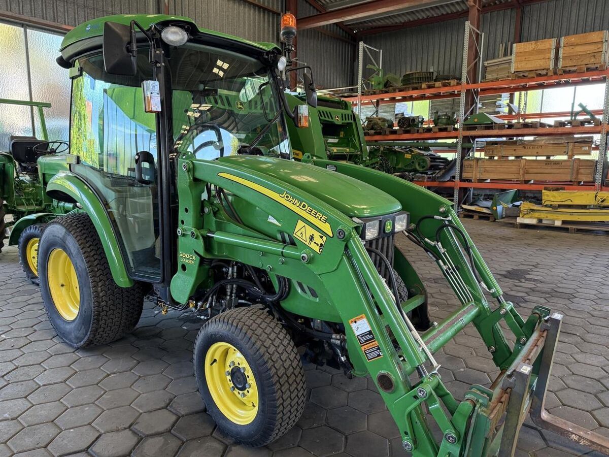 E-FARM: John Deere 3320 - Traktor - id JC51ENY - 23 500 € - Rok produkcji: 2011 - Motogodziny: 1467,Moc silnika: 32,Niemcy