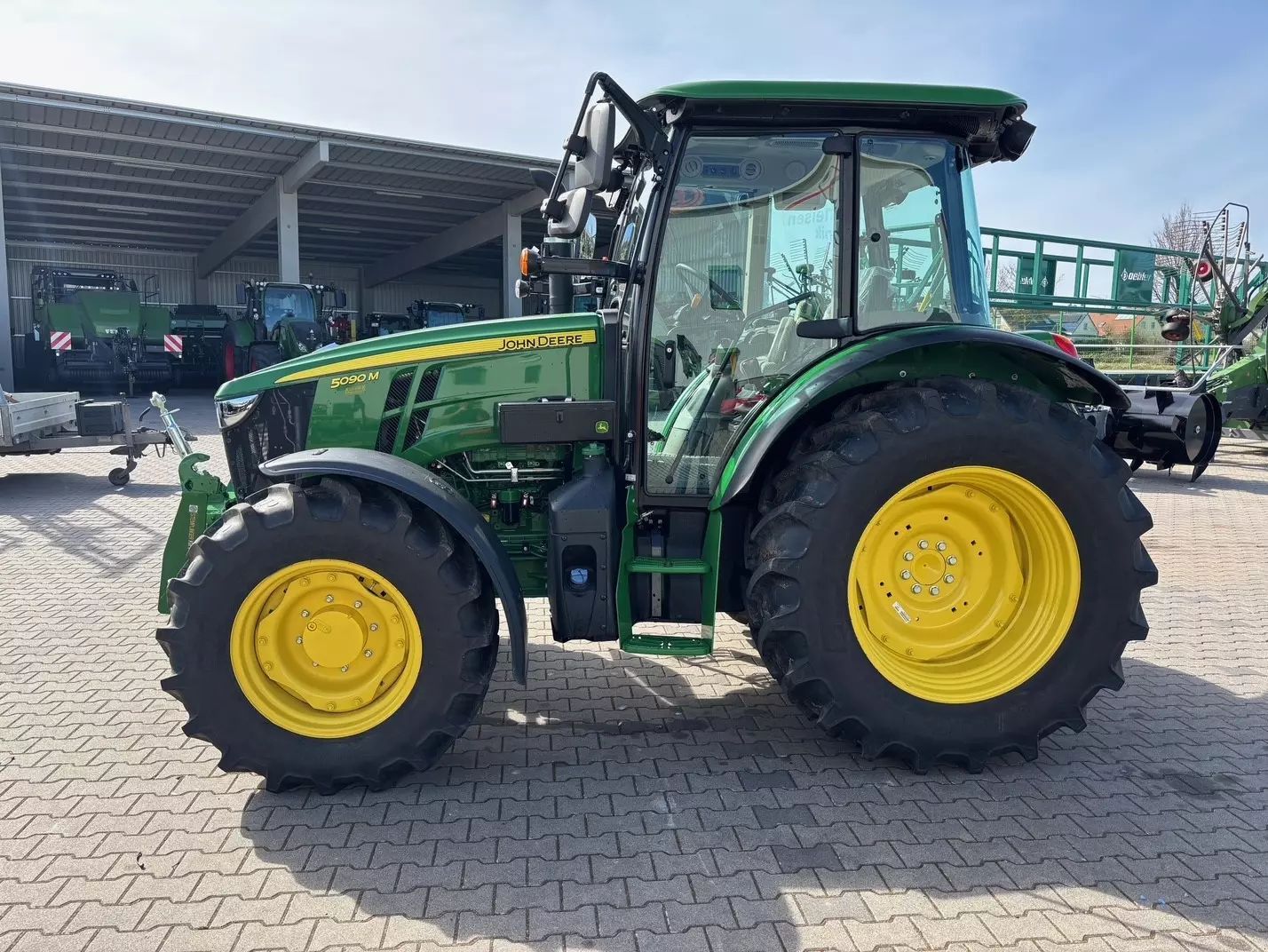 E-FARM: John Deere 5090 M - Trattore - id CDAE9QG - 68.000 € - Anno di costruzione: 2023 - Ore: 217,Potenza del motore: 90,Germania