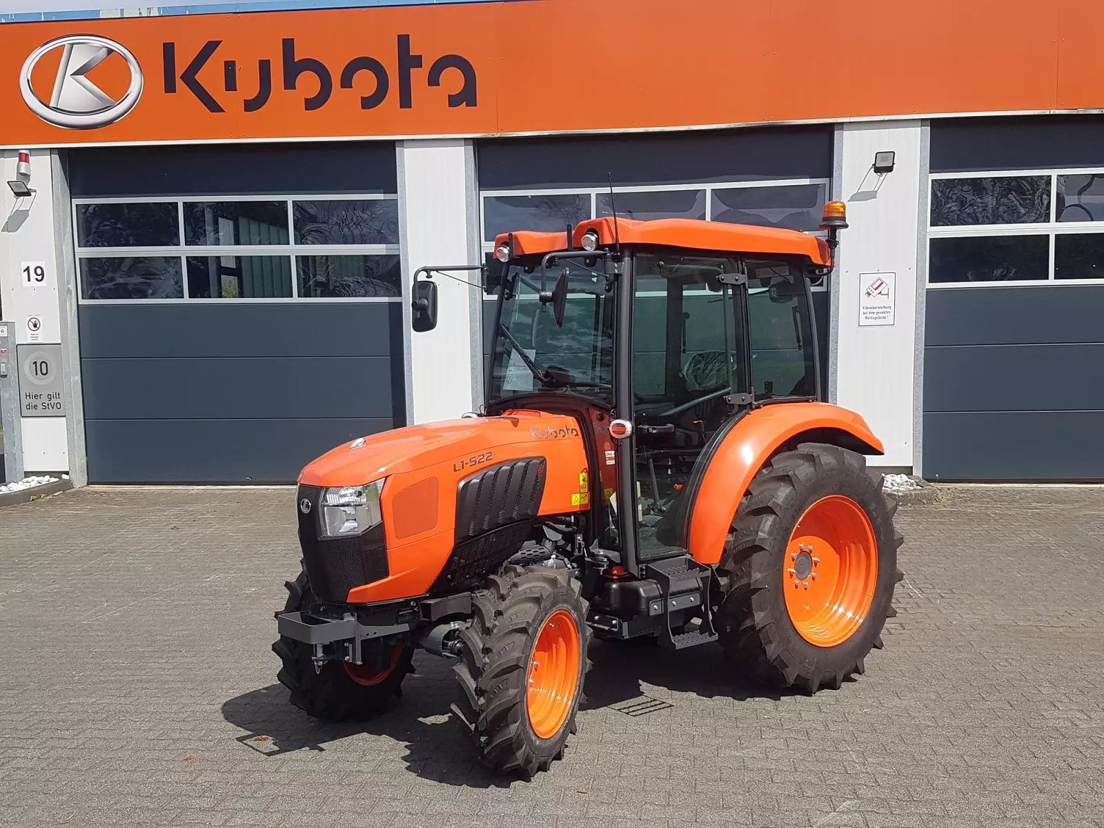 E-FARM: Kubota l1-522 cab - Traktor - id VQNYQAR - Baujahr: 2025 - Abgelesene Motorstunden: 1,Motorleistung (PS): 52,Deutschland