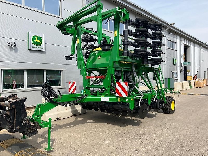 E-FARM: John Deere 750A - Vetőgép - id BJDHUTZ - 117 392 EUR - Egyesült Királyság