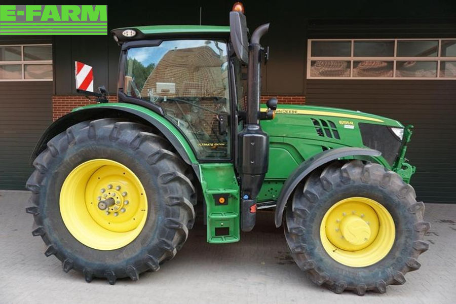 2015 John Deere TRAKTOR 6155R available for 68000 EUR - Agriaffaires - USA