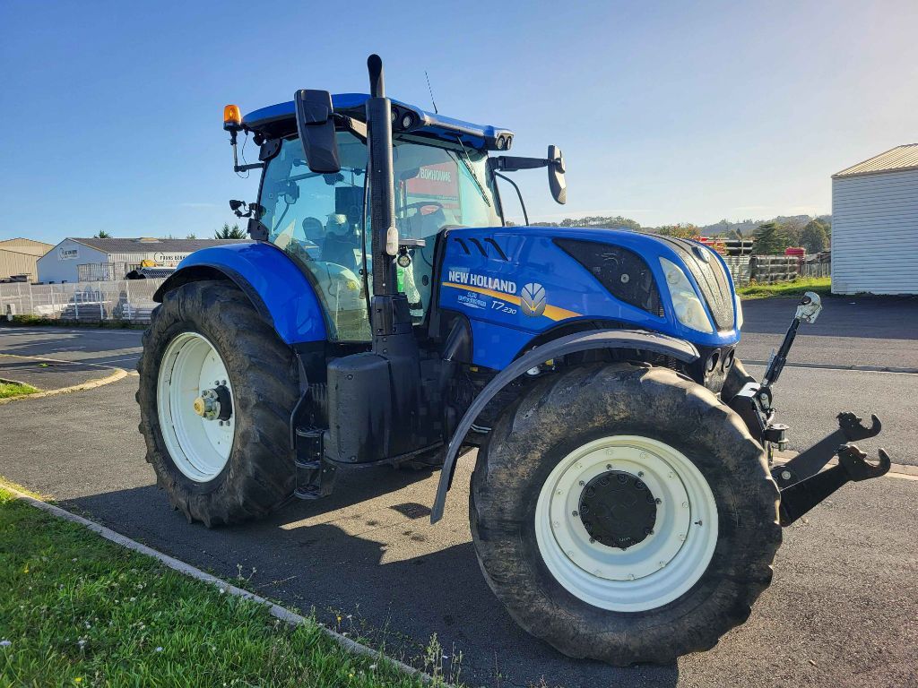 E-FARM: New Holland T7.230 - Tractor - id 6XAPHWB - 73.000 € - Año: 2018 - Horas: 4490,Potencia del motor: 200,Francia
