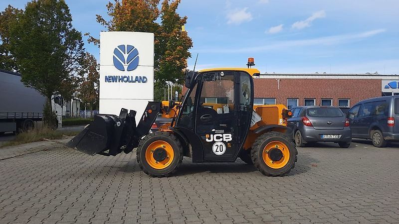 E-FARM: JCB 514-40 agri - Teleskoplader - id H3IRTVF - 48.109 € - Baujahr: 2023 - Abgelesene Motorstunden: 26,Motorleistung (PS): 25,Deutschland