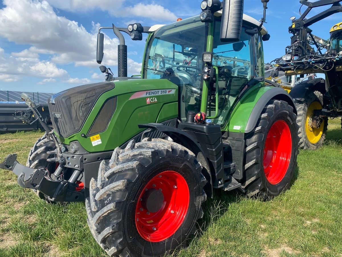 E-FARM: Fendt 310 Vario - Tractor - id VNELALF - Year of construction: 2019 - Engine hours: 4,300,Engine power (HP): 110,France