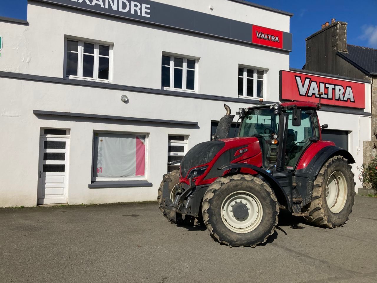 E-FARM: Valtra T144 - Tracteur - id A3ZZT4B - Année: 2017 - Lecture du nombre d'heure: 3 485,France