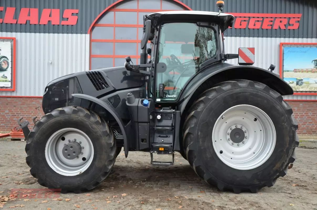 Claas Axion 870 CMATIC Tractor €104,000