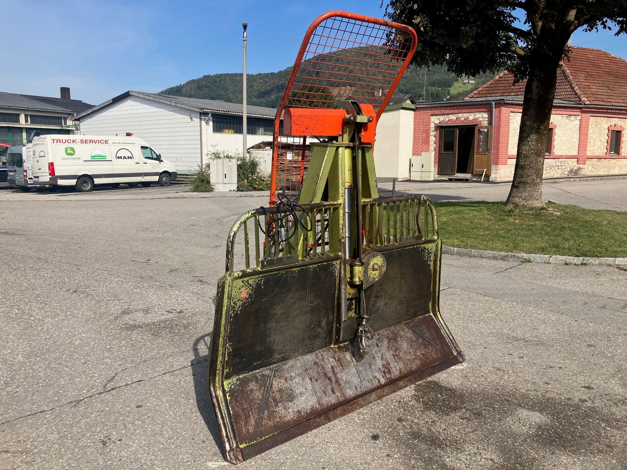 E-FARM: HOLZKNECHT HS 307 - Accessori forestali - id XFGTU8Q - 7.990 € - Anno di costruzione: 2006 - Austria