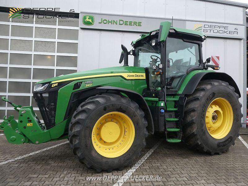 E-FARM: John Deere 8R 340 - Traktor - id ZWRKZ15 - 279.000 € - Produktionsår: 2023 - Motortimer: 415,Motoreffekt (HP): 340,Tyskland