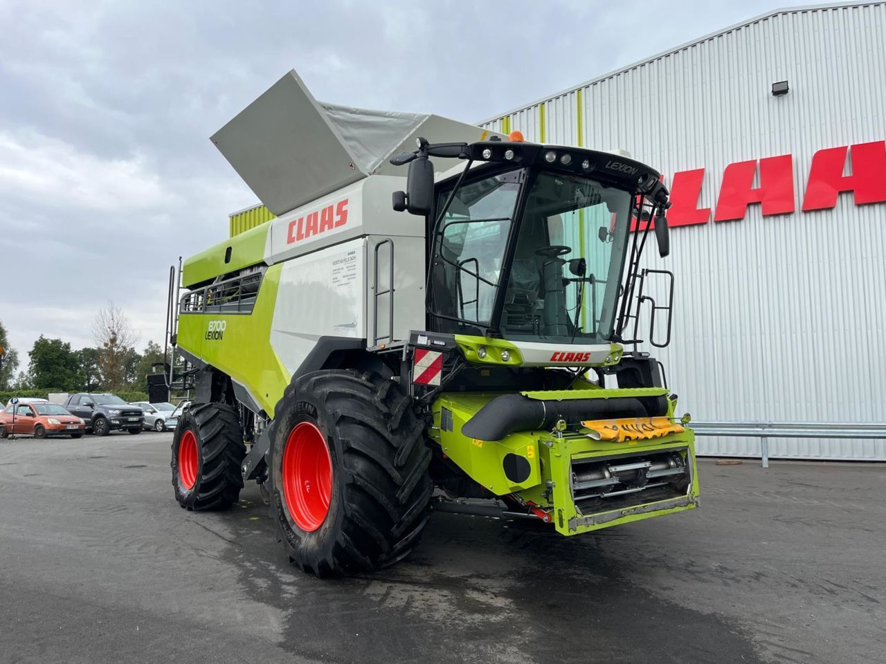 E-FARM: Claas Lexion 8700 - Combine harvester - id HTKJEUI - €309,000 - Year of construction: 2021 - Engine hours: 1,250,Engine power (HP): 585,France