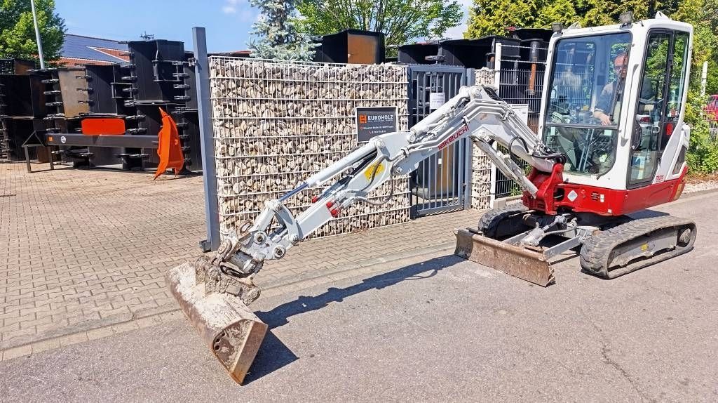 Takeuchi TB 225 Mini-pelle 24 990 €