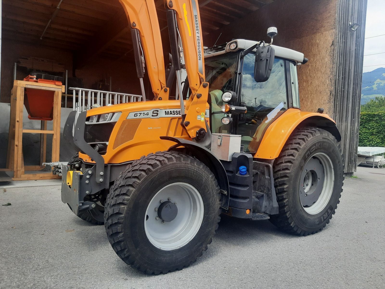Massey Ferguson 6714 S Tractor 91.700 €