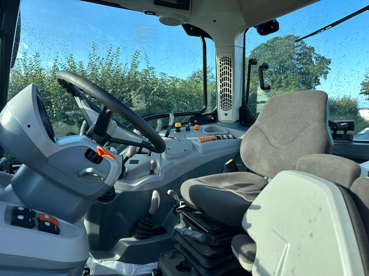 E-FARM: Landini 5.085 - Tractor - id 81MEB5K - €47,483