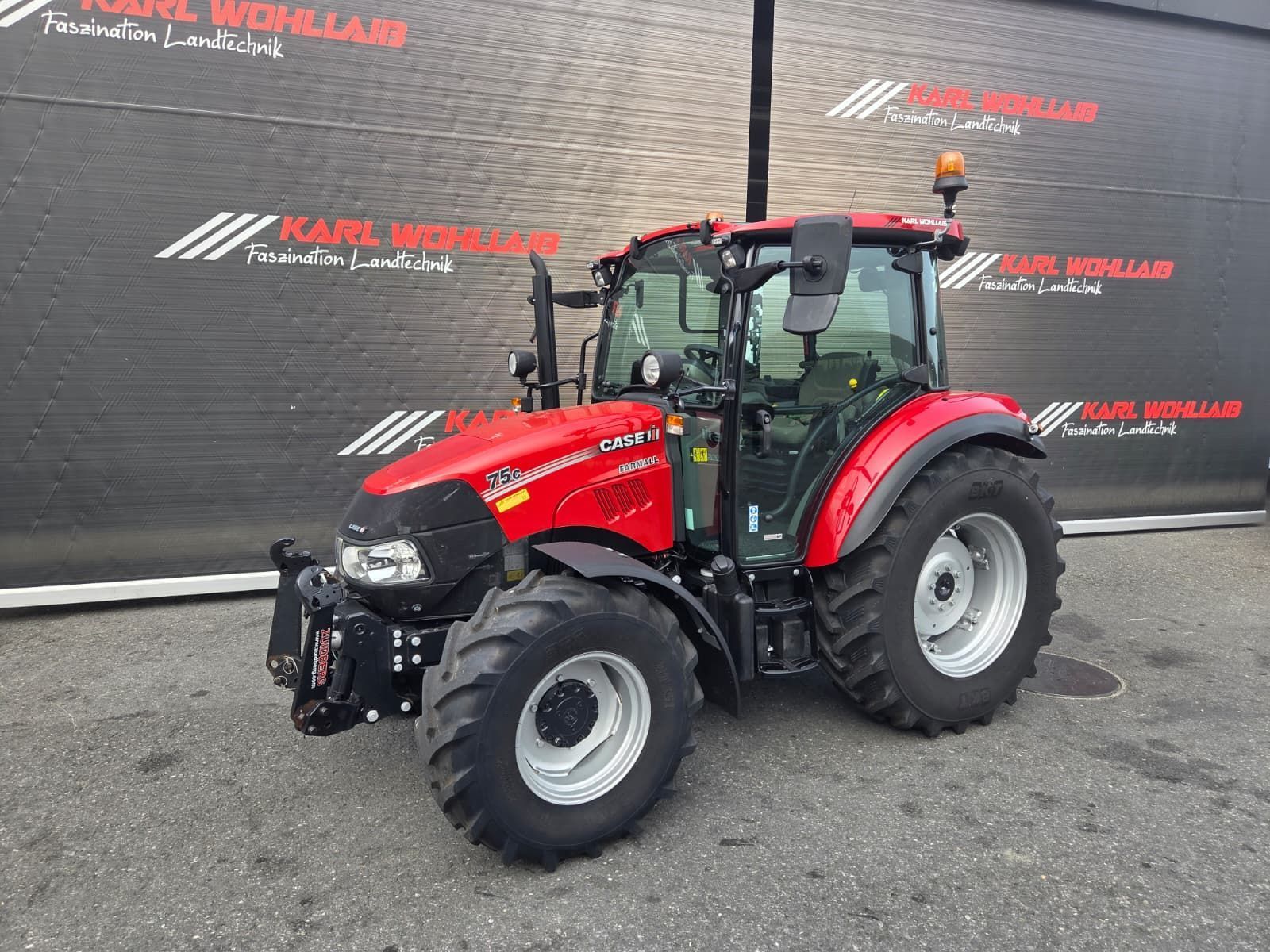 E-FARM: Case IH Farmall 75 - Traktor - id 27VBGIU - 37.200 € - Baujahr: 2022 - Abgelesene Motorstunden: 396,Motorleistung (PS): 75,Österreich