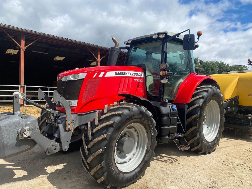 E-FARM: Massey Ferguson 7720 Efficient - Tractor - id F7KSYHL - €72,000 - Year of construction: 2016 - Engine hours: 4,800,Engine power (HP): 200,France