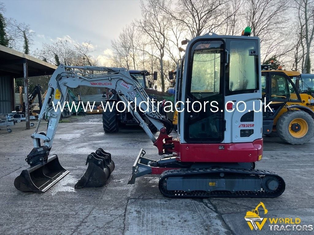 Takeuchi tb 325 r Mini-pelle 28 681 €