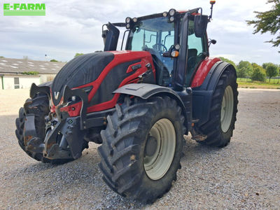 E-FARM: Valtra T174e - Tractor - id LJPBX2B - €94,000 - Year of construction: 2021 - Engine hours: 3,300,Engine power (HP): 175,France