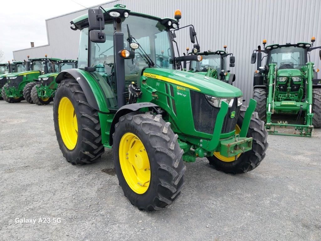 E-FARM: John Deere 5100 R - Trattore - id IYYHGLK - 54.000 € - Anno di costruzione: 2019 - Ore: 4.056,Potenza del motore: 100,Francia