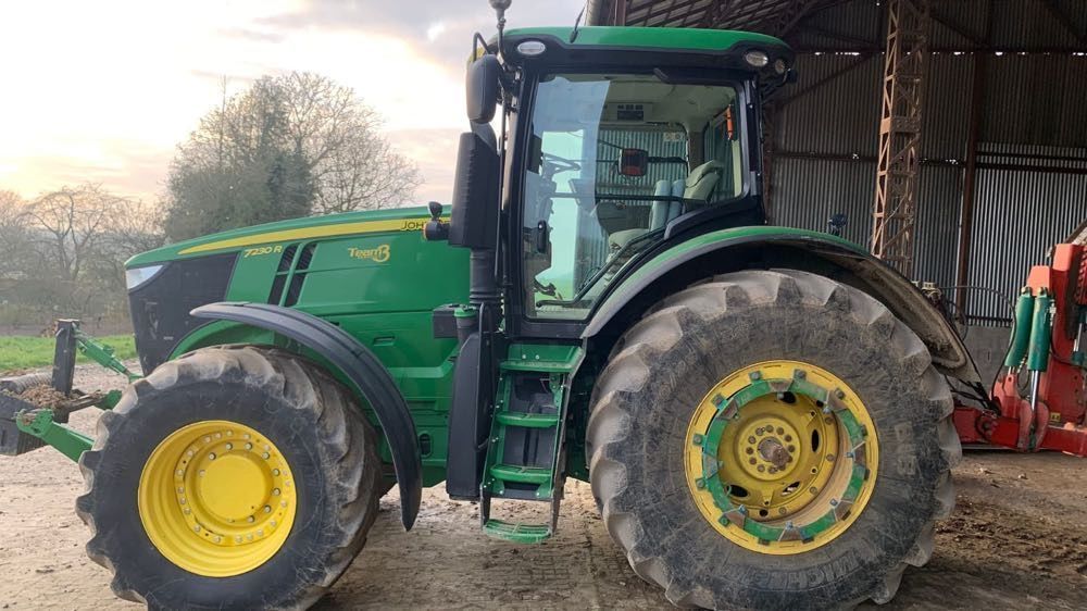 E-FARM: John Deere 7230 R - Tractor - id DTUTSDH - 82.000 EUR - Anul: 2016 - Citeste ore: 4.900,Muterea motorului: 230,Franța