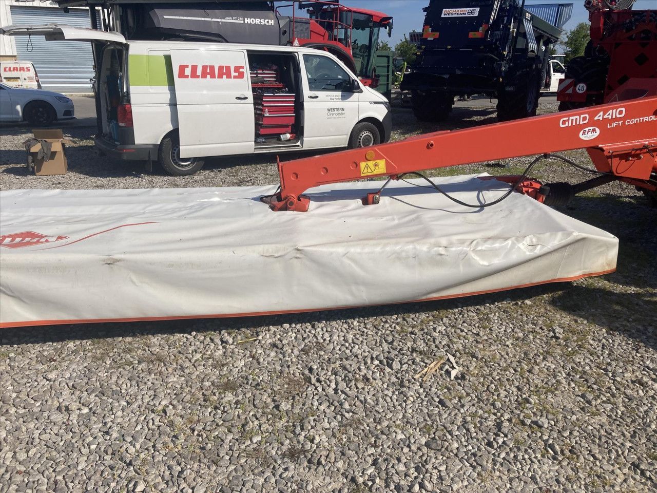 E-FARM: Kuhn GMD 4410 FF - Mower - id 5BE3W4P - €7,283 - Year of construction: 2010 - United Kingdom