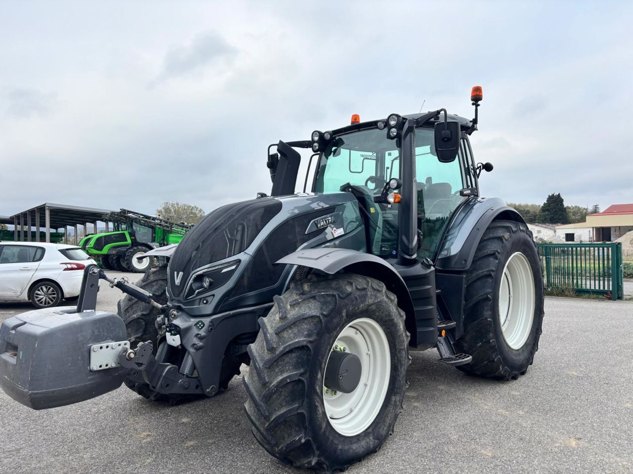 E-FARM: Valtra T214 Versu - Tractor - id ELMRMGQ - Año: 2019 - Horas: 2.500,Potencia del motor: 215,Francia