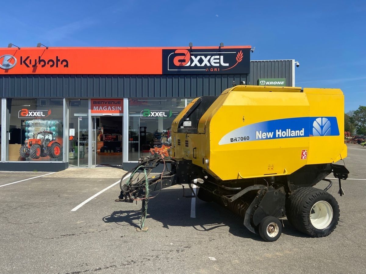 New Holland T 7060 Baler €7,500