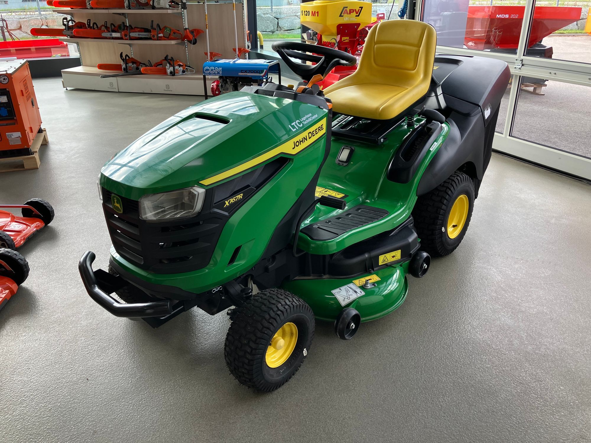 E-FARM: John Deere X167R - Lawn mower - id CZDSFPI - €5,229 - Year of construction: 2023 - Austria
